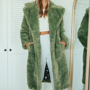 Like new XS fuzzy green Lulu's statement coat!
